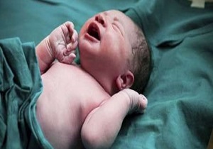 تولد جنین فریز شده پس از ۱۳ سال در اصفهان + فیلم