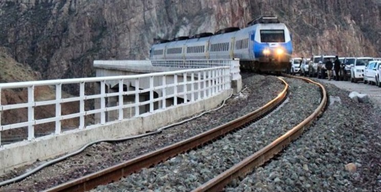 حادثه برای قطار مسافری بندرعباس – تهران/ خروج قطار از خط تلفات نداشت