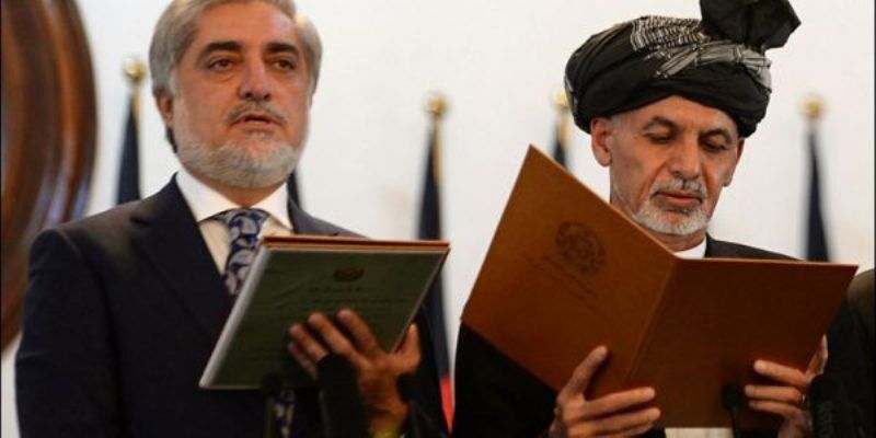 تجارت گردان | اشرف غنی و عبدالله به عنوان رییسان جمهوری افغانستان سوگند خوردند