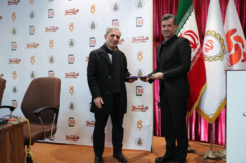 تجارت گردان | گوشی های هوشمند نقطه اصلی ارائه خدمات آتی بانک ملی ایران است