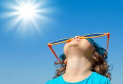 خطرات تابش نور مستقیم خورشید بر روی پوست را جدی بگیرید