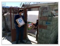 توزیع کمک های معیشتی بیمه آسیا در شهر زلزله زده سی سخت