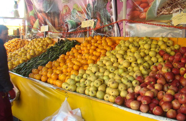 تجارت گردان | ذخیره‌سازی 7000 تن پرتقال و سیب شب عید استان تهران