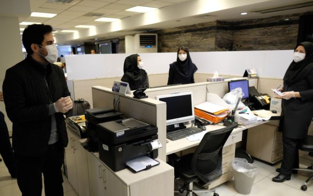 دیدار عیدانه رئیس هیئت مدیره سرمد با کارکنان با رعایت اصول فاصله‌گذاری اجتماعی