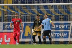 اهدای لوح ششمین حضور ایران در جام جهانی فوتبال به کاپیتان تیم ملی