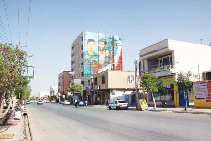 دیوارهای شهر کرمانشاه منقش به تصاویر شهدا می‌شود