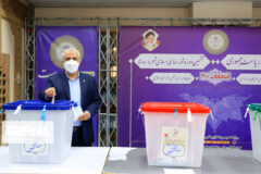 رییس بنیاد شهید رأی خود را به صندوق انداخت