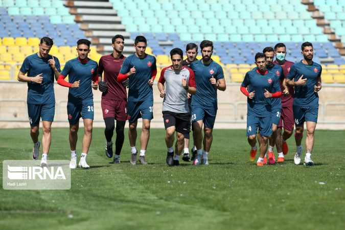 سوپرجام فوتبال ایران به تعویق افتاد/مصاف پرسپولیس-تراکتور در نیم‌فصل