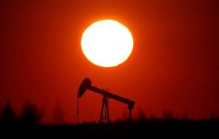قیمت نفت خام با نگرانی از گونه جدید ویروس کرونا سقوط کرد