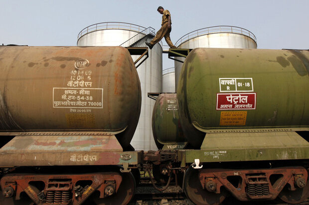 هند در تلاش برای کاهش قیمت نفت به چین می‌پیوندد