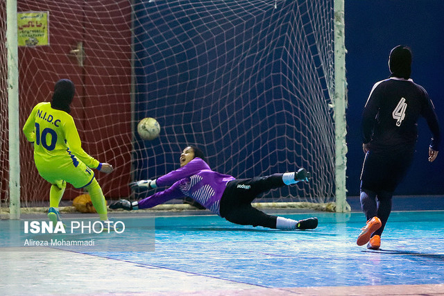 پیروزی صدرنشینان لیگ فوتسال زنان/ دو بازی لغو شد