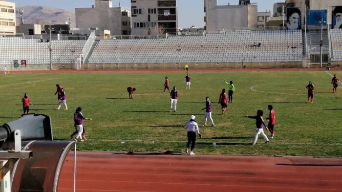 ۵۰۰ میلیون ریال به تیم فوتبال بانوان فارس کمک شد