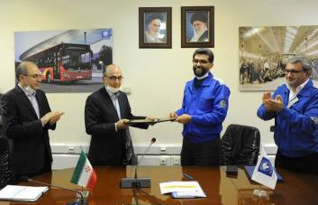 بانک تجارت و ایران خودرو تفاهم نامه همکاری امضاکردند