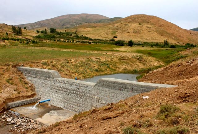 طرح آبخیزداری در بالادست ۱۹۰۰ رشته قنات کشور در حال انجام است