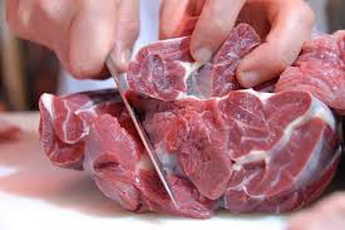 قیمت گوشت گوساله باید ۷۰ هزار تومان باشد