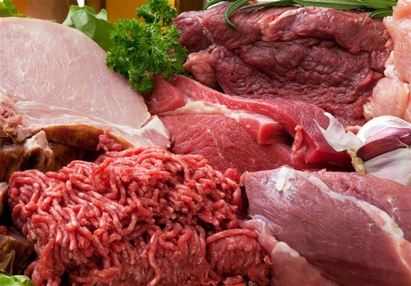 کاهش نرخ دام تاثیری در قیمت گوشت گرم گوسفندی ندارد / کم بضاعت‌ها به خرید پای مرغ روی آوردند/استقبال مردم از گوشت های منجمد برزیلی