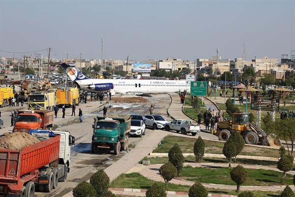 گوشه هایی از عملیات ۲۲ ساعته انتقال هواپیمای حادثه دیده به فرودگاه بندرماهشهر